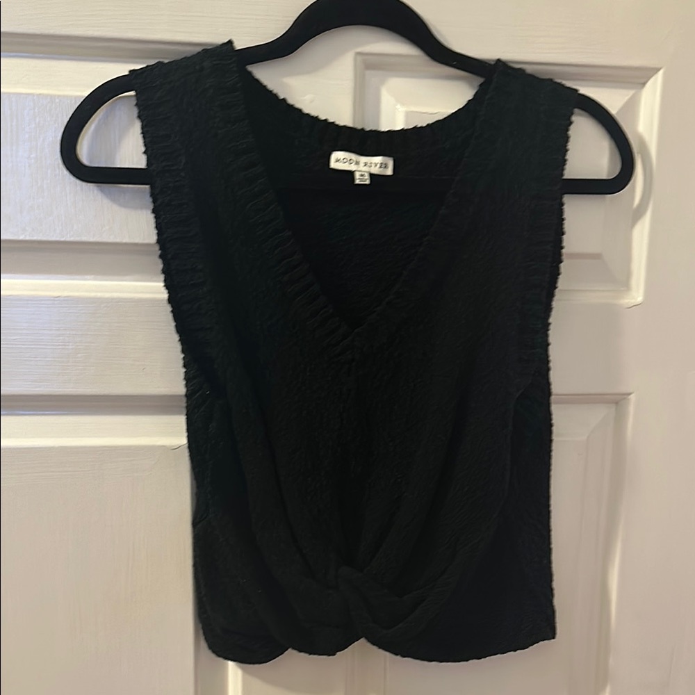 Moon River Women's Black V-Neck Top